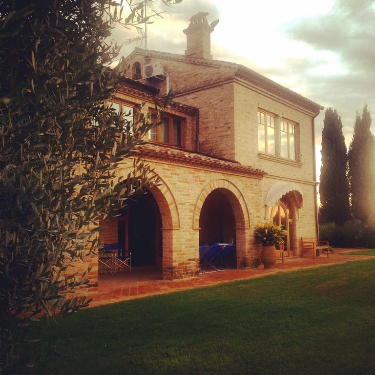 B&B La Casa Tra Gli Ulivi チヴィタノーヴァ・マルケ エクステリア 写真